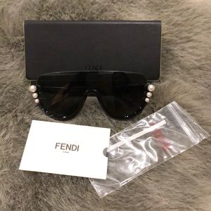NWT Authentic Fendi ribbons and pearls sunglasses
